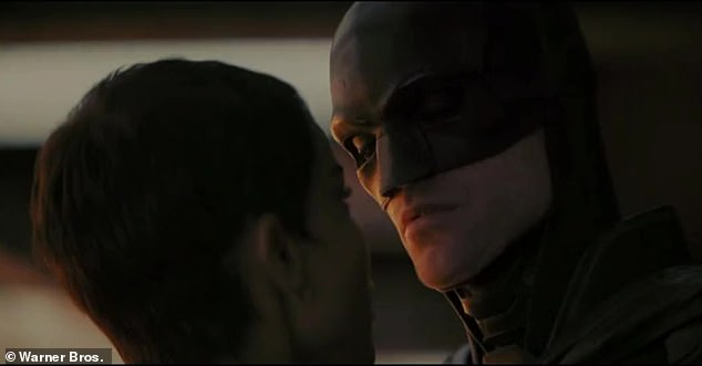 Tensão: Perto do final do clipe, Catwoman pergunta 
