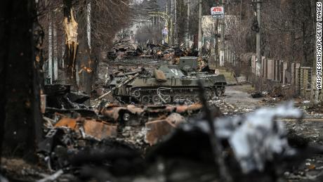 Corpos de soldados russos se acumulam na Ucrânia, enquanto o Kremlin esconde o verdadeiro preço da guerra