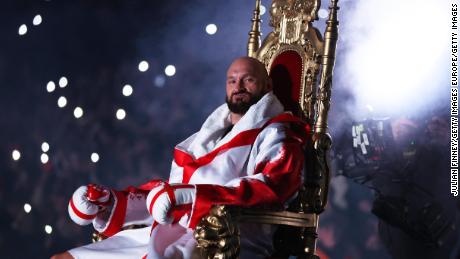 Fury chega ao ringue antes de uma luta de pesos pesados ​​do WBC. 