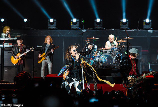 Lendário: Com mais de 150 milhões de discos em todo o mundo, incluindo 85 milhões de discos nos Estados Unidos, o Aerosmith é a banda de rock americana mais vendida de todos os tempos.