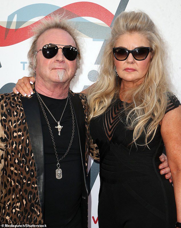 RIP: Linda Kramer, esposa do baterista do Aerosmith, Joey Kramer, faleceu na quarta-feira, 22 de junho, aos 55 anos;  O casal foi fotografado em Los Angeles em janeiro de 2018