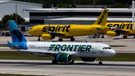 Spirit e Frontier estão puxando ingredientes para o acordo, abrindo caminho para a JetBlue comprar a Spirit