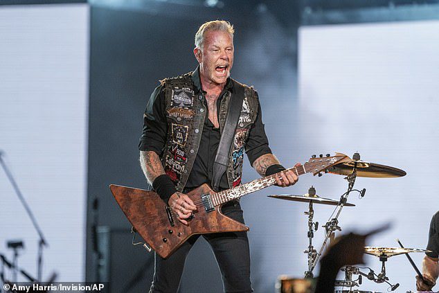 ROCK: O guitarrista rítmico - que manteve a abstinência completa do álcool desde que ficou sóbrio em 2002 - diz que Fran, 48, o ajudou a lidar com seus problemas de raiva.