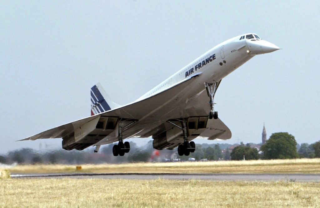 Tanto a British Airways quanto a Air France usaram o Concorde comercialmente entre 1976 e 2003.