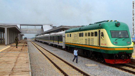 & # 39;  'Gunshots Everywhere': Sobrevivente de emboscada de trem definido por gangue armada na Nigéria revela detalhes angustiantes