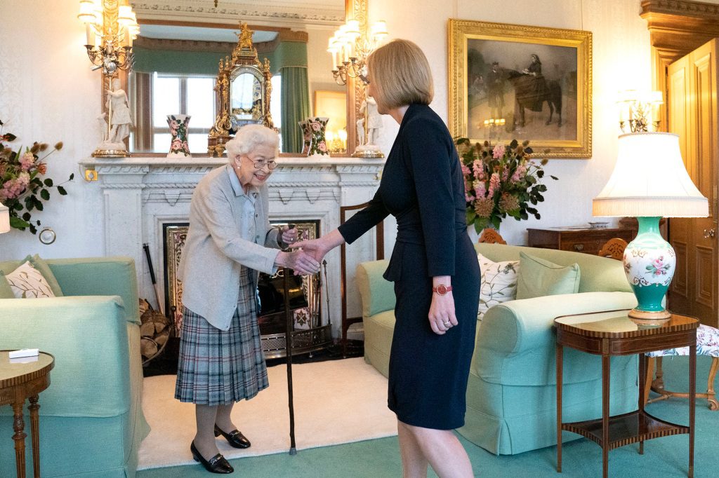 Rainha Elizabeth II da Grã-Bretanha, nova líder do Partido Conservador e primeira-ministra britânica eleita Liz Truss