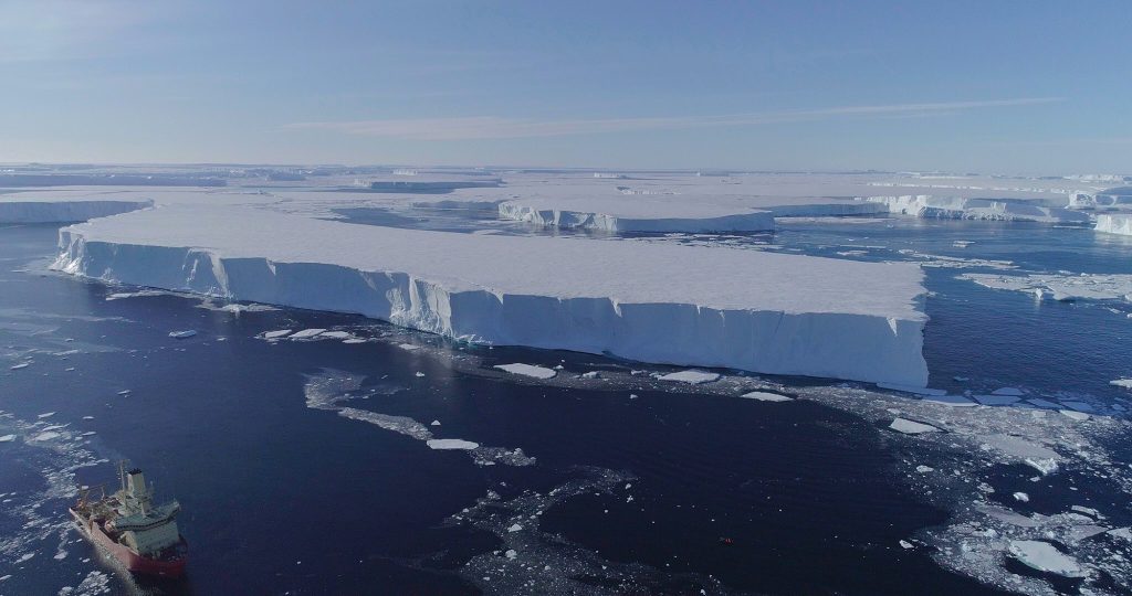 Segundo os cientistas, é provável que a geleira caia no mar dentro de três anos.  