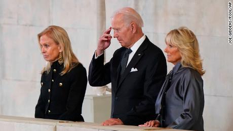 Biden em Londres: Foi a Rainha Elizabeth II'  Respeitoso, honrado e tudo sobre o serviço & # 39;