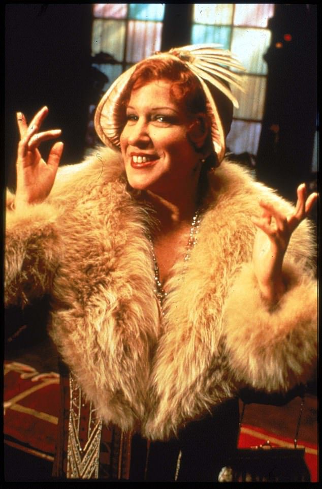 Mama Rose: Adele disse que se havia um papel que poderia atraí-la para o palco era Mama Rose de Gypsy, mas ela disse que sua amiga, Bette Midler, que estrelou um filme de TV de 1993, disse que ela não seria capaz de mantê-la.  Acompanhe a programação na Broadway 
