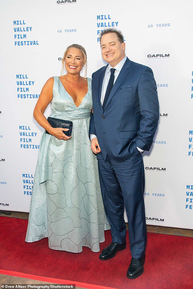 The Latest: Brendan Fraser, 53, foi levado com sua parceira Jane Moore no Mill Valley Film Festival em San Rafael, Califórnia, na quinta-feira, para a exibição de seu filme The Whale
