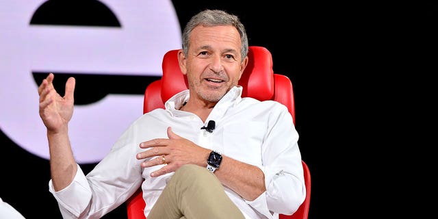 O ex-CEO e ex-presidente da The Walt Disney Company, Robert Iger, fala no palco durante a Vox Media's Code 2022 Conference - Dia 2 em 7 de setembro de 2022 em Beverly Hills, Califórnia.