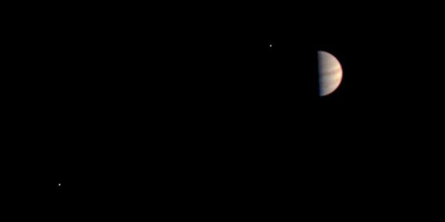 Esta é a última imagem capturada pelo instrumento JunoCam na espaçonave Juno da NASA antes que os instrumentos Juno fossem desligados em preparação para a inserção orbital. 