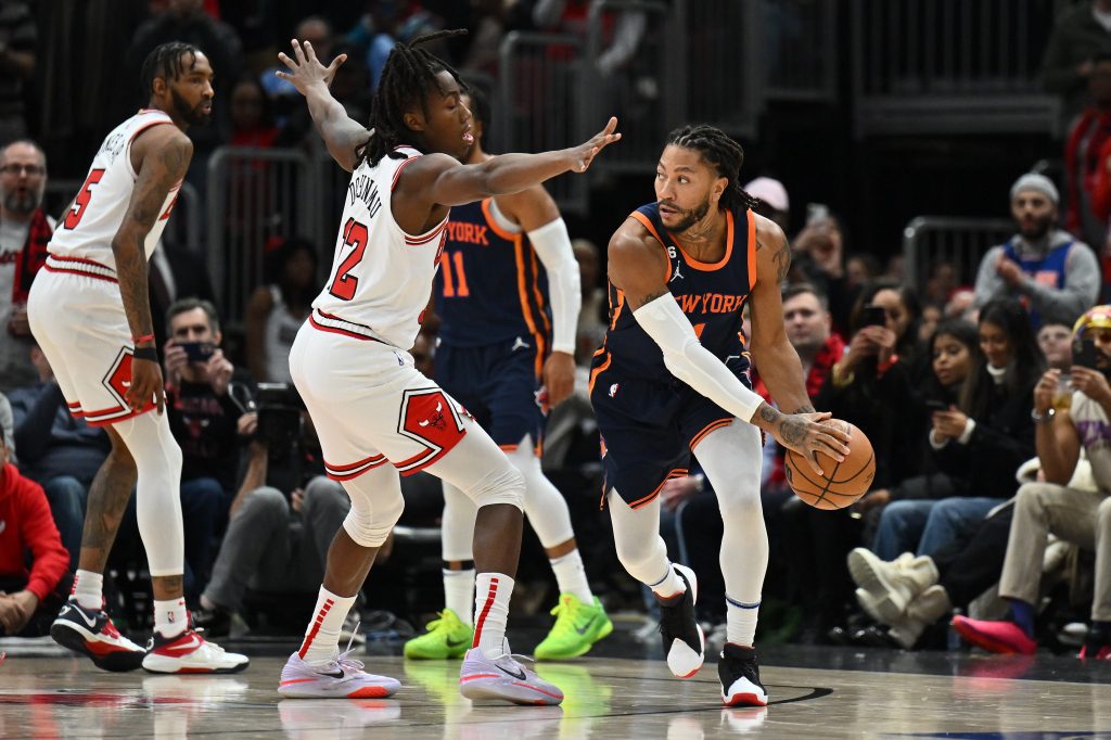 Derrick Rose parecia correr durante a vitória dos Knicks sobre os Bulls.